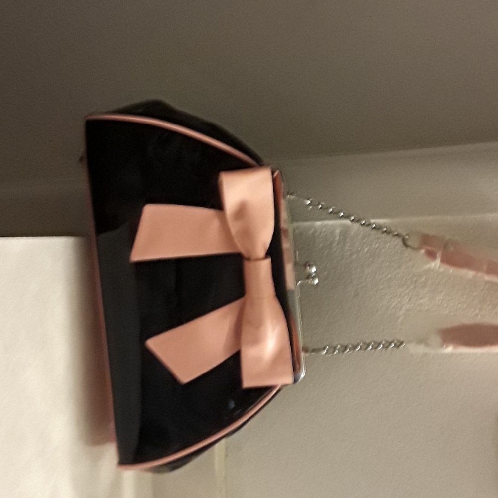 Pin Up Couture Bow Handbag